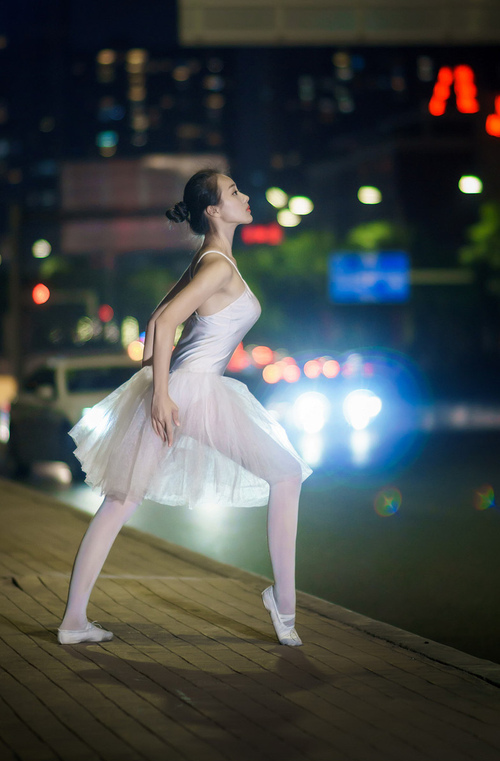 fb体育官网-贝尔哈德·福特：凭借冷静的场上决策，提升全黑队比赛节奏，贝尔福特vs丹亨德森